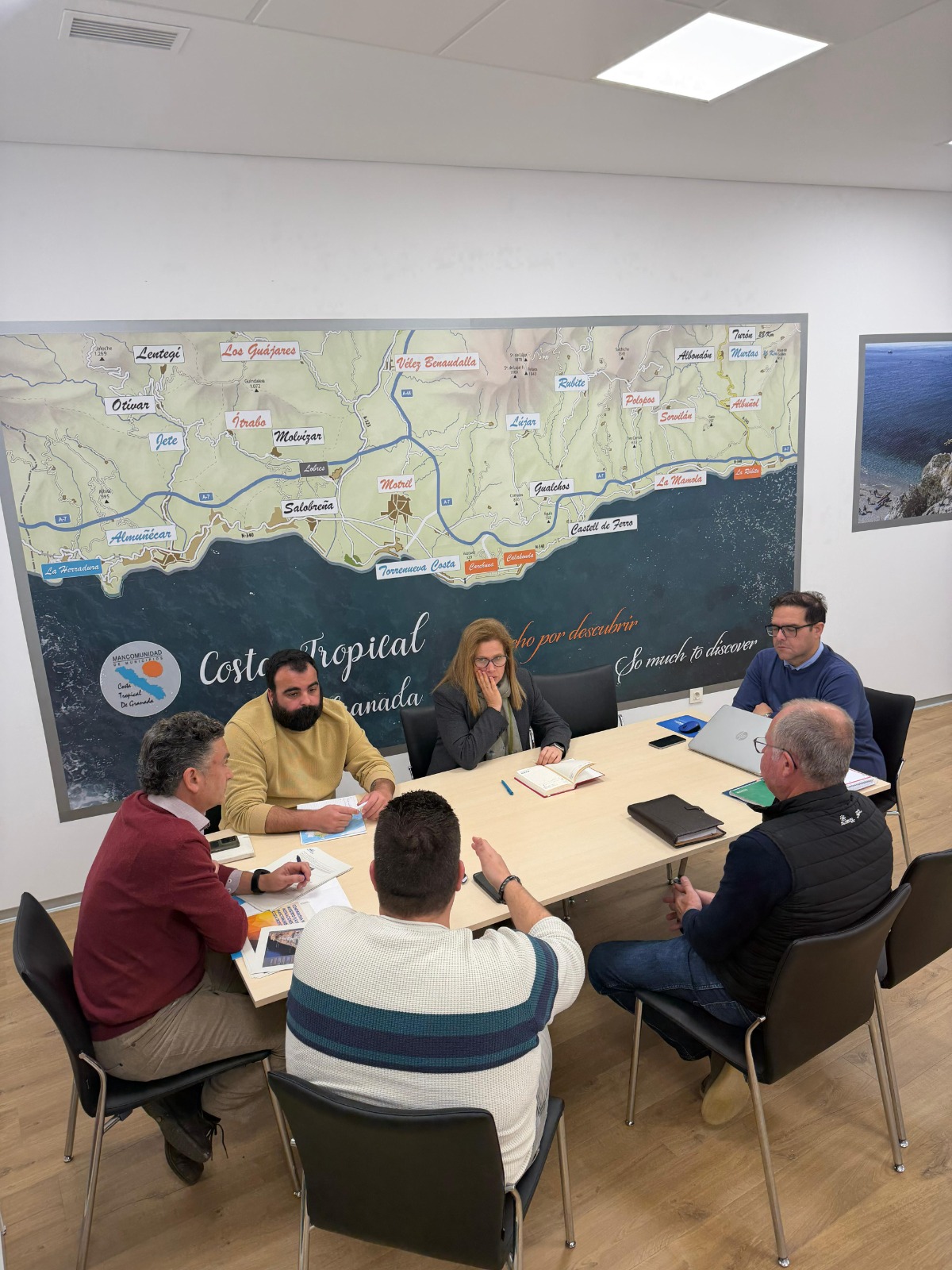 Mancomunidad refuerza el trabajo conjunto para preservar la calidad de la playa de Carchuna-Calahonda
