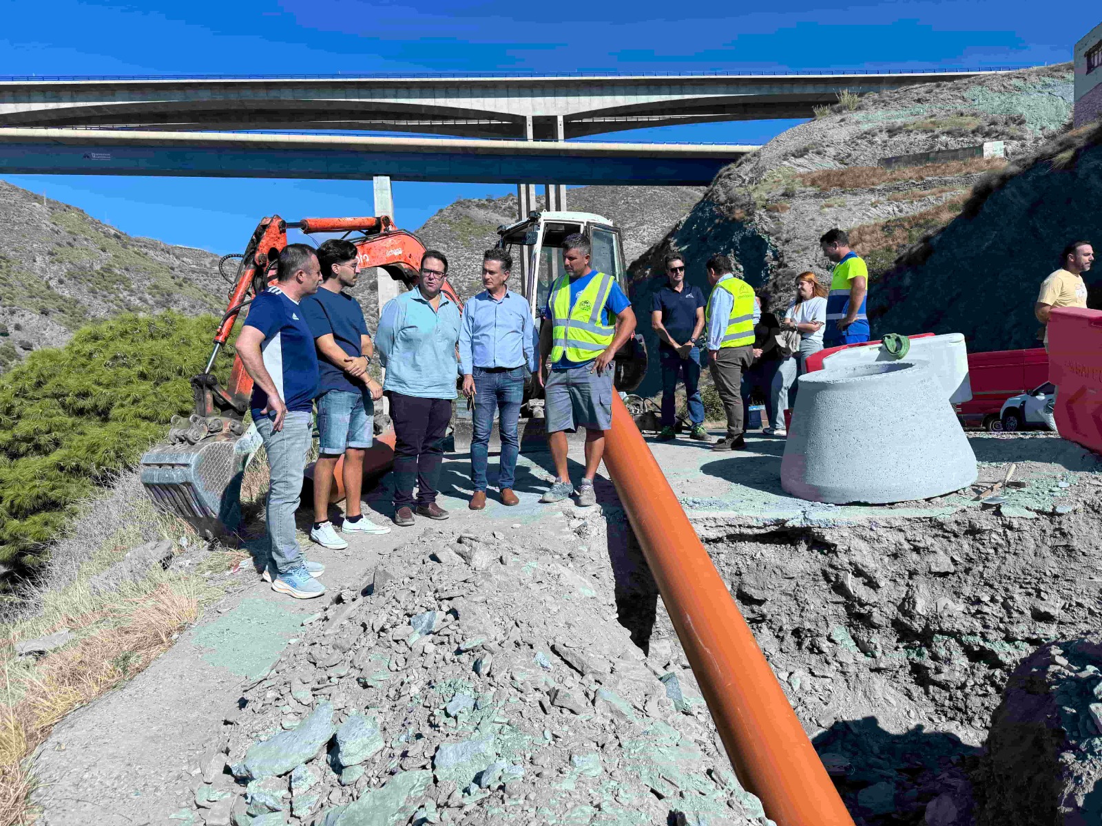Mancomunidad acomete la renovaci�n del saneamiento de Los Canalizos, en Albu�ol